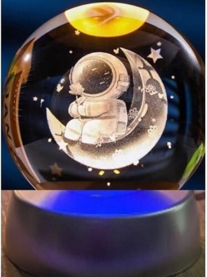 Ay Üstünde Astronot Tasarımlı Plastik Altlıklı Işıklı Cam Küre
