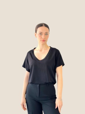 Retrobird V Yaka Dökümlü Tişört Üst Kadın Siyah