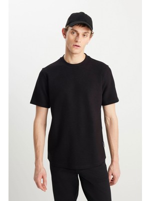 Wrangler Relaxed Fit Dokulu Bas Siyah Erkek Kısa Kol T-Shirt