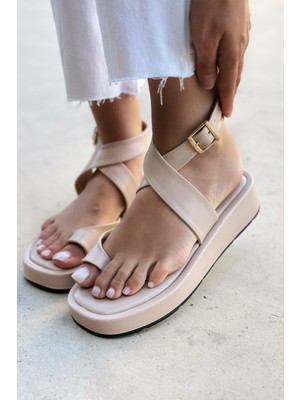 Betran Mat Deri Toka Detaylı Kadın Sandalet Nude