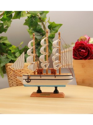 Ahşap Yelkenli Gemi - Beyaz