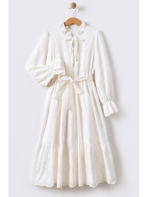 Boyundan Bağlamalı Brode Uzun Kollu Boydan Kız Çocuk Elbisesi - Ekru