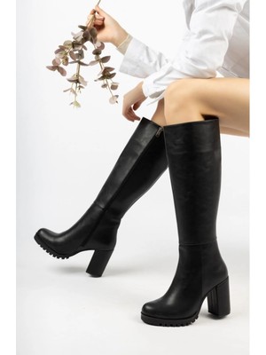 7009 Siyah Kırışık Rugan Fermuarlı Kadın Çizme