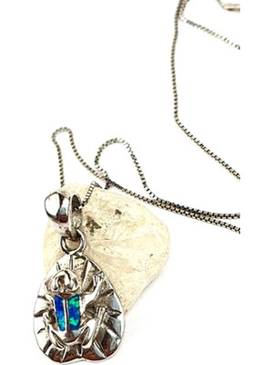 Ose Shop Kurbağa figürlü lotus çiçeği detaylı opal taşlı 925 ayar gümüş kolye