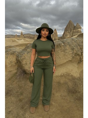 Deniz Home Wear Bisiklet Yaka Kısa Kollu Crop Bluz & Bol Paça Yüksek Bel 2'li Alt Üst Takım