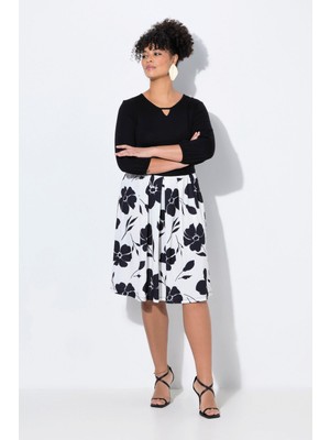 Kadın Büyük Beden Siyah, Etek Kısmı Jarse Çiçek Desenli, Üst Kısmı Viskon Elbise 65N38937