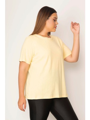 Şans Kadın Sarı Pamuklu Kumaş Yaka Dantelli Bluz 65N28616