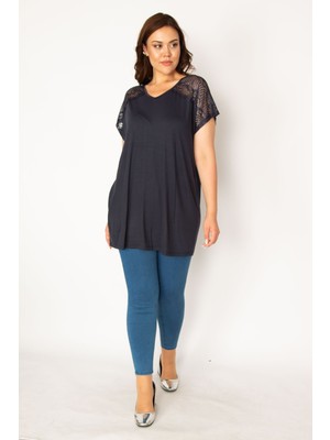 Kadın Lacivert Omuzları Dantel V Yakalı Bluz 65N33848