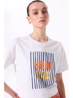 Beyaz Kadın Bisiklet Yaka Basic Fit Baskılı T-Shirt F5SL-TST0438