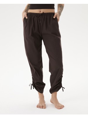 Ayma Active Kadın Kahverengi Paça Büzgülü Rahat Pantolon - Organik Pamuk, Hafif ve Hava Geçiren Kumaş, Bel Lastikli, Cepli, Rahat Kesim, Günlük ve Hafif Spor Kullanım İçin Rahat Pantolon