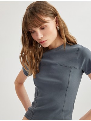 Koton Pamuklu Dikiş Detaylı Bisiklet Yaka Kısa Kollu Tişört