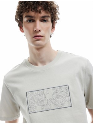 Koton Nakış Detaylı Bisiklet Yaka Kısa Kollu Pamuklu Tişört