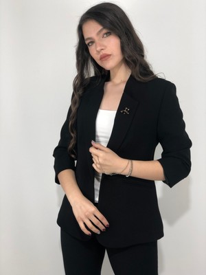 Kadın  Bronş Detaylı Truvakar Kol Blazer Ceket
