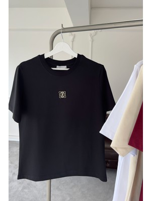 Bisiklet Yaka Metal Broşlu Orj Tshirt- Siyah