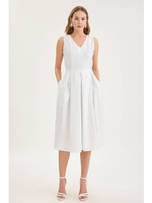V Yaka Pileli Beli Kuşaklı Simli Elbise