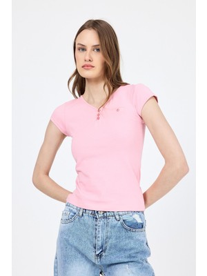 Pembe V Yaka Düğmeli Cep Detaylı Slim Fit Tişört 2213