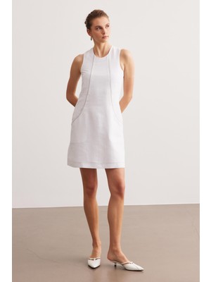 Beyaz Aksesuar Detaylı Cepli Keten Elbise