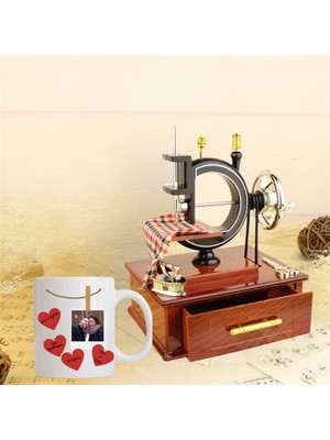 Kişiye Özel Nostaljik Dikiş Makinesi Müzik Kutusu ve Fotoğraflı Kupa Hediye Seti