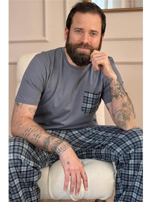 Pijama Evi Füme Gri Ekose Cep Detaylı Kısa Kollu Erkek Pijama Takımı %100 Pamuk Konfor