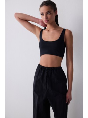 Sporty Cut Out Siyah Üst