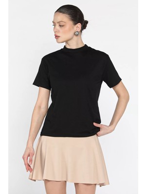Gülseli Dik Yaka Kadın Tişört P-00016360
