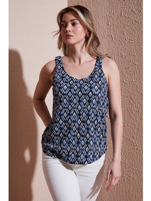 Fashion Friends Standart Fit V Yaka Büzgülü Kalın Askılı Desenli Bluz Bayan Bluz 25Y0289K1