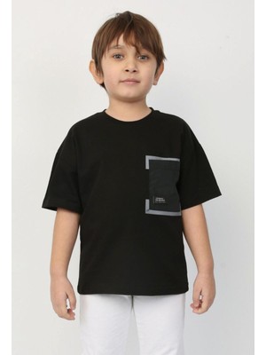 Erkek Çocuk Cep Detaylı T-Shirt