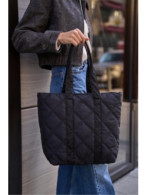 Siyah Kadın Kapitone Desen Puf Çanta