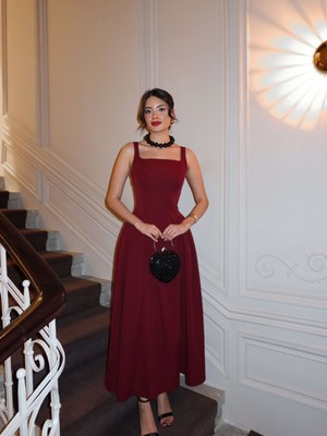 Esra Helvacı Kare Yaka Kalın Askılı Bordo Midi Boy Elbise Özel Olaylar İçin Şık Stil