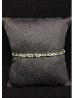 Zirkon Taşlı x Desenli Modern Gümüş Bileklik - Şık ve Zarif Tasarım