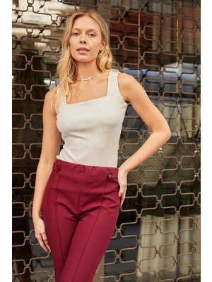 Kadın Kare Yaka Ön Taraf Çift Katlı Kolsuz Likralı Bluz Body-Krem