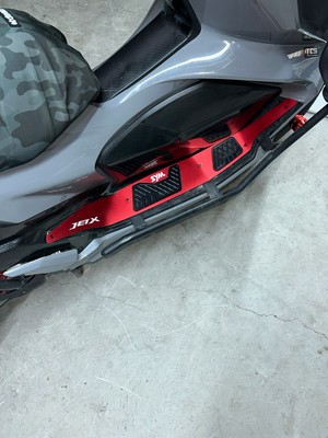 Sym Aksesuar Jet x 125 Alüminyum Paspas (Kırmızı)