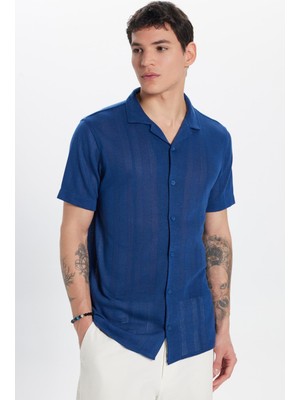 Erkek Slim Fit Örme Kumaş Apaş Yaka Rahat Kullanım Kısa Kol Lacivert Gömlek
