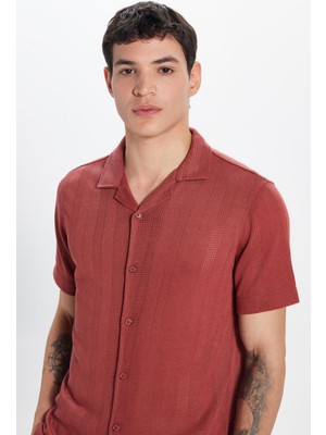 Erkek Slim Fit Örme Kumaş Apaş Yaka Rahat Kullanım Kısa Kol Kiremit Gömlek