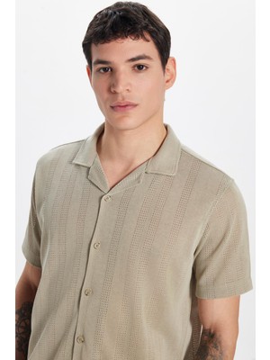 Erkek Slim Fit Örme Kumaş Apaş Yaka Rahat Kullanım Kısa Kol Bej Gömlek