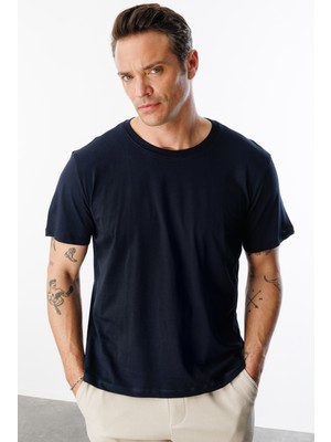 Erkek T-Shirt  Pamuk Regular Fit Standart Kesim Bisiklet Yaka Basic Tişört Basıc-T-Shırt1