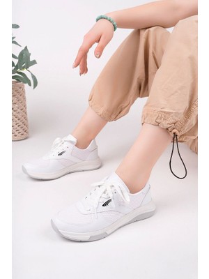 Pasyone Kadınlar İçin Beyaz Fileli Sneaker Ayakkabı Düz Taban Özelliği ile Günlük Rahatlık Sunar