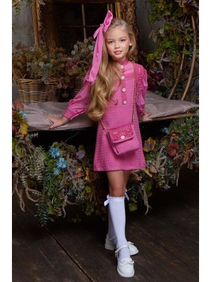 Kız Çocuk Omuzları ve Göğsü Güpür Işlemeli Taş Düğme Detaylı Şanel Pembe Elbise