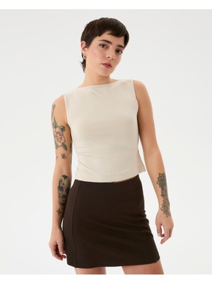 Ayma Active Kadın Krem Kayık Yaka Bluz - EcoVero™ Viskoz, Kolsuz, Tek Kat, Minimal ve Zarif Günlük Bluz