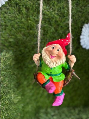 Salıncakta Neşeli Cüce