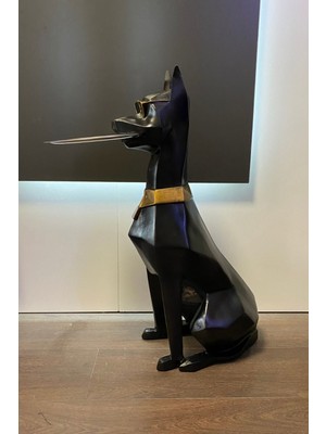 Tepsi Tutan Doberman Köpek Biblo Heykel