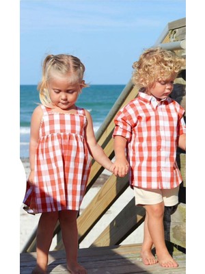 Kırmızı Ekoseli Gömlek ve Krem Şort Takım