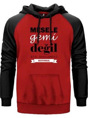 Mesele Gemi Değil Kırmızı Renk Reglan Kol Kapşonlu Sweatshirt