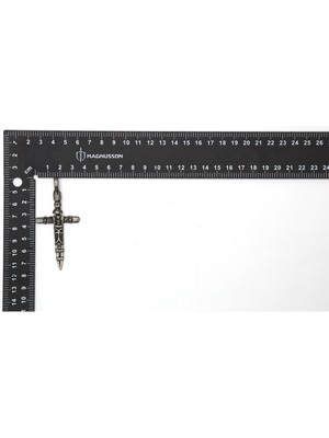 Kılıç ve Bıçak Figürü Ile Ilgili Metal Aksesuarlar ve Kolye Uçları