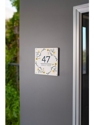 Sarı Çiçek Motifli Kişiye Özel Kapı Numarası ve Kapı Isimliği