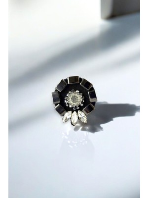 Boncuk ve Taş Detaylı Yuvarlak Form Broş