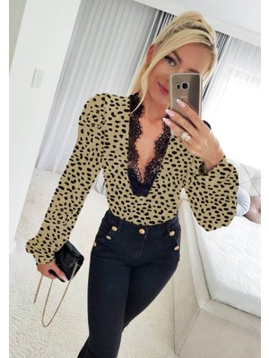 Passense Kadın Uzun Kollu Önden Derin Dantel Yaka Leopar Desenli Dalgıç Bluz