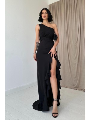 Passense Siyah Yırtmaçlı Volanlı Elbise