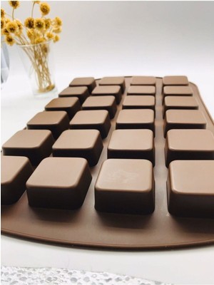 Teknotrust 24'lü Kare Silikon Çikolata Sabun Mum Muffin Kek Kalıbı Pasta Kalıbı