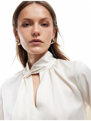 Koton Uzun Kollu Bağlama Detaylı Fular Yaka Saten Bluz